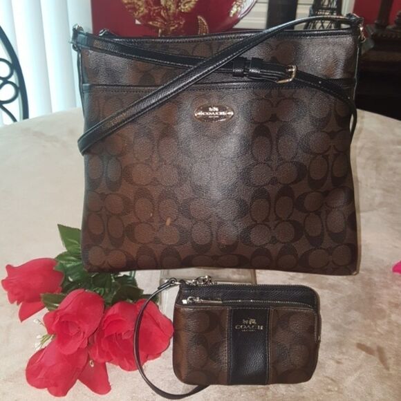 Coach Signature File Crossbody Bag Wristlet Bags